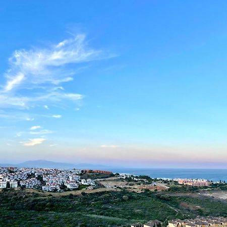 Top Sea View Apartment - 7 Minutes To Sotogrande Castillo de Sabinillas Buitenkant foto
