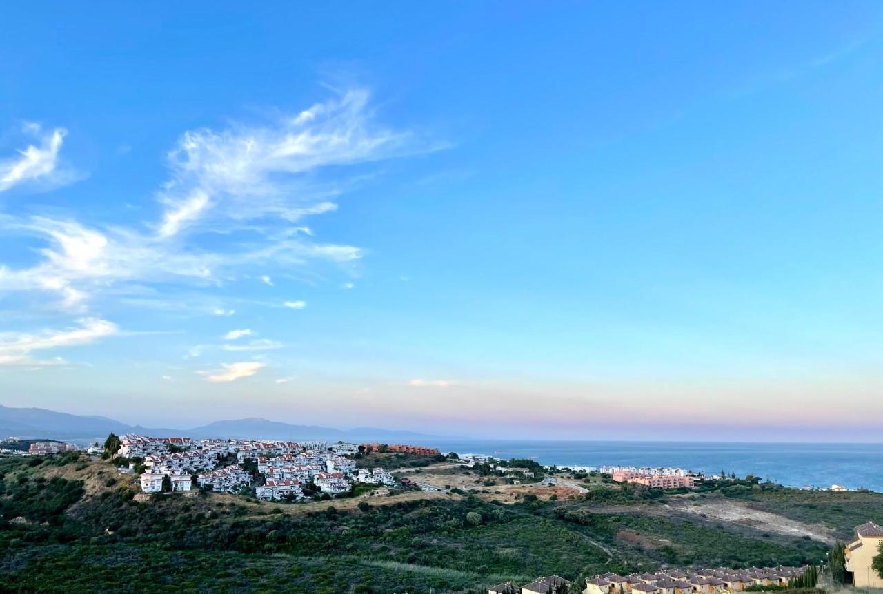 Top Sea View Apartment - 7 Minutes To Sotogrande Castillo de Sabinillas Buitenkant foto