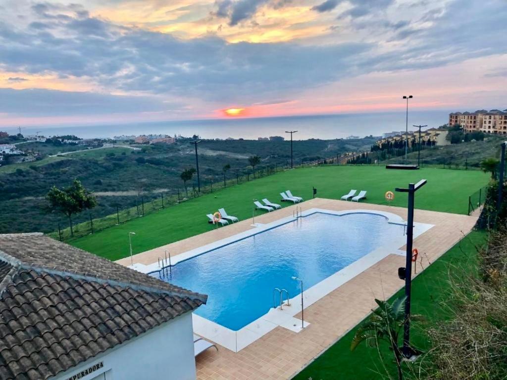Top Sea View Apartment - 7 Minutes To Sotogrande Castillo de Sabinillas Buitenkant foto